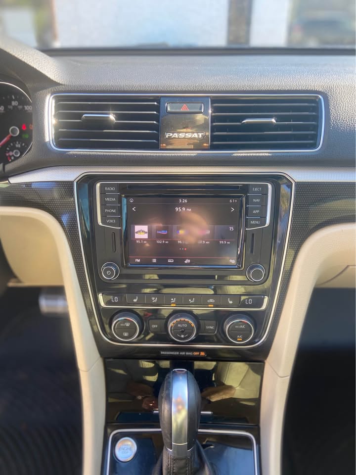 2019 Volkswagen Passat - $11,999
