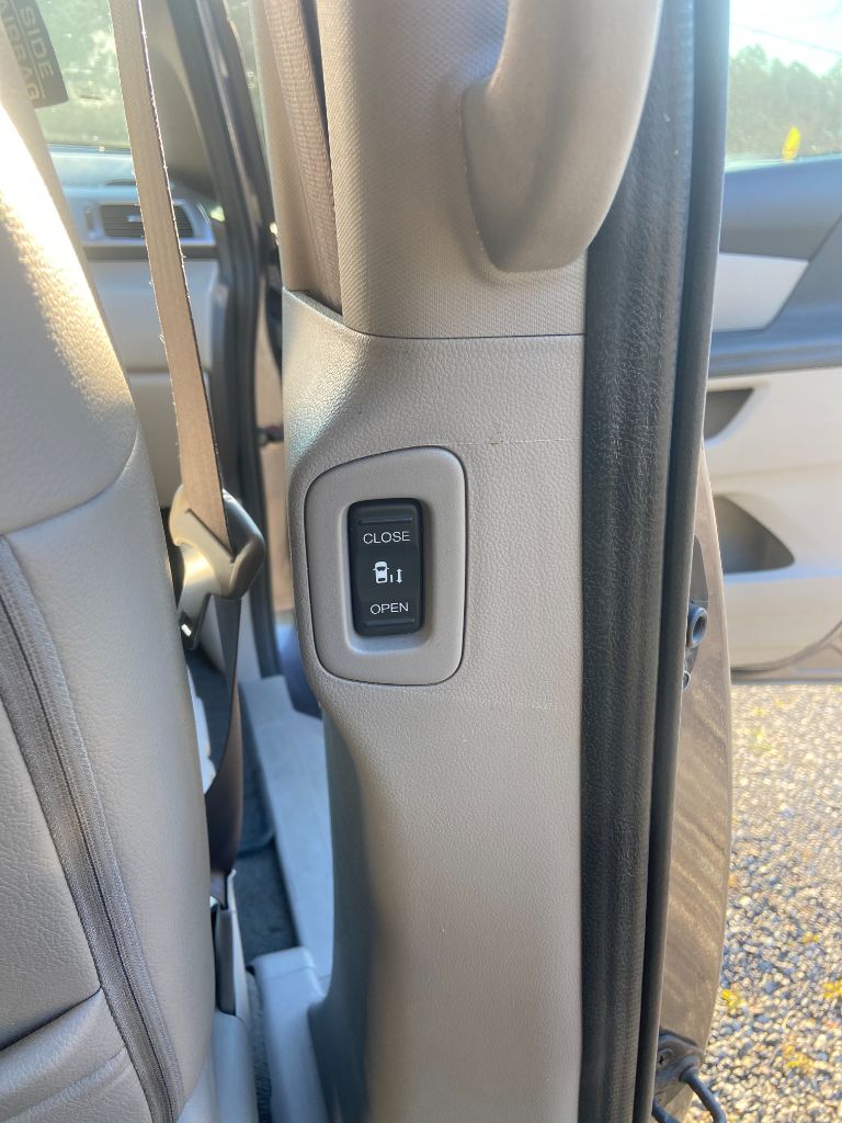 2015 Honda Odyssey - $8,800