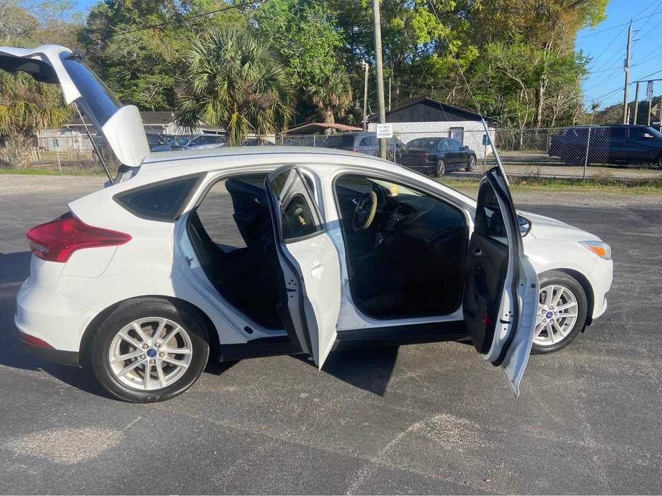 2015 Ford Focus - $4,800