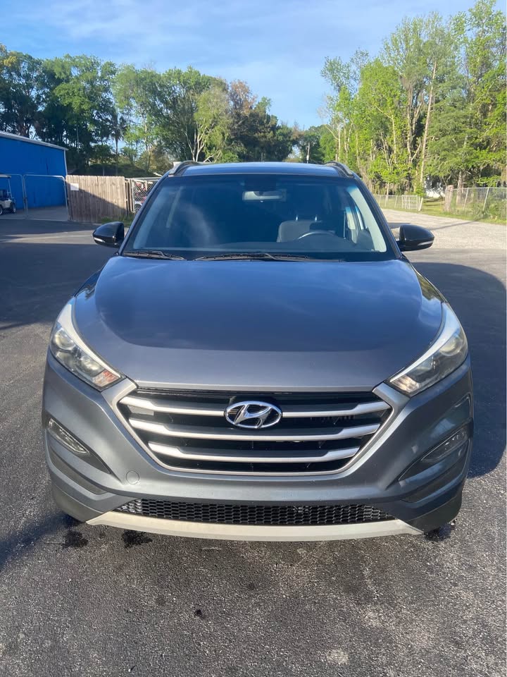 2017 Hyundai Tucson - $11,800
