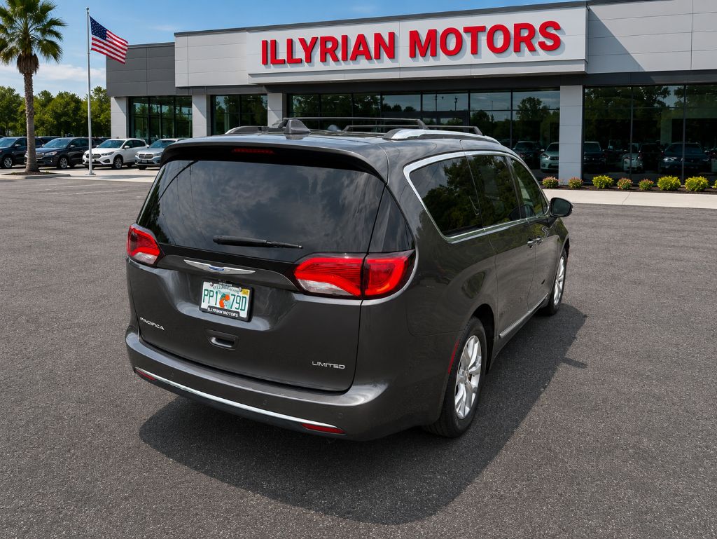 2018 Chrysler Pacifica - $12,500