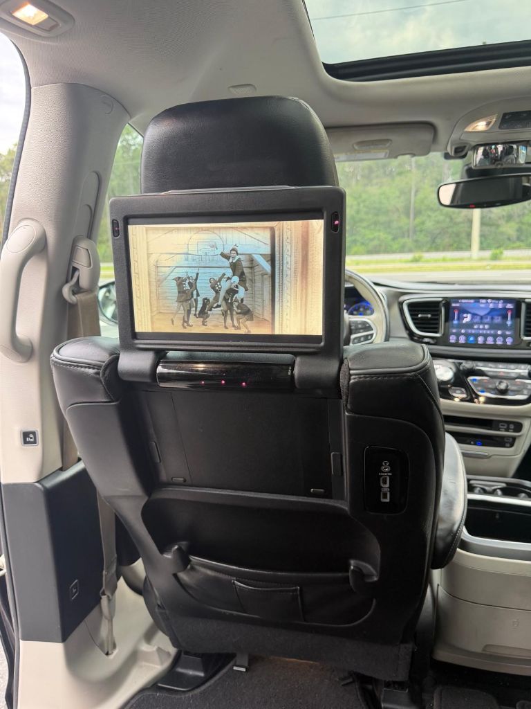 2018 Chrysler Pacifica - $12,500