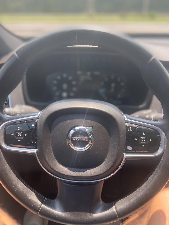 2017 Volvo XC90 - $14,000