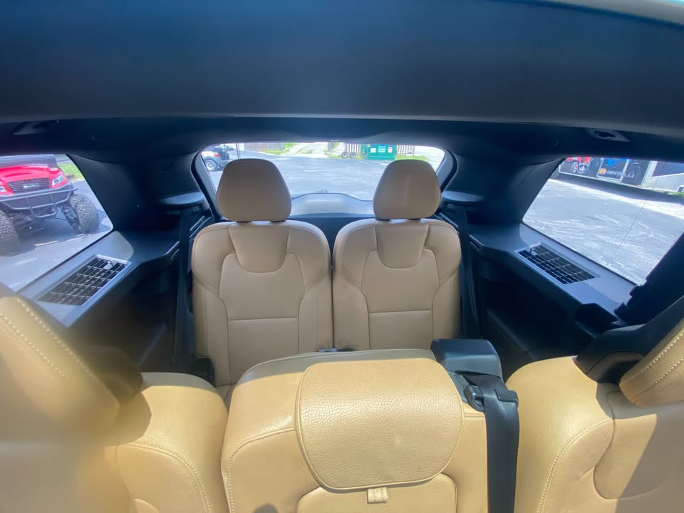 2017 Volvo XC90 - $14,000