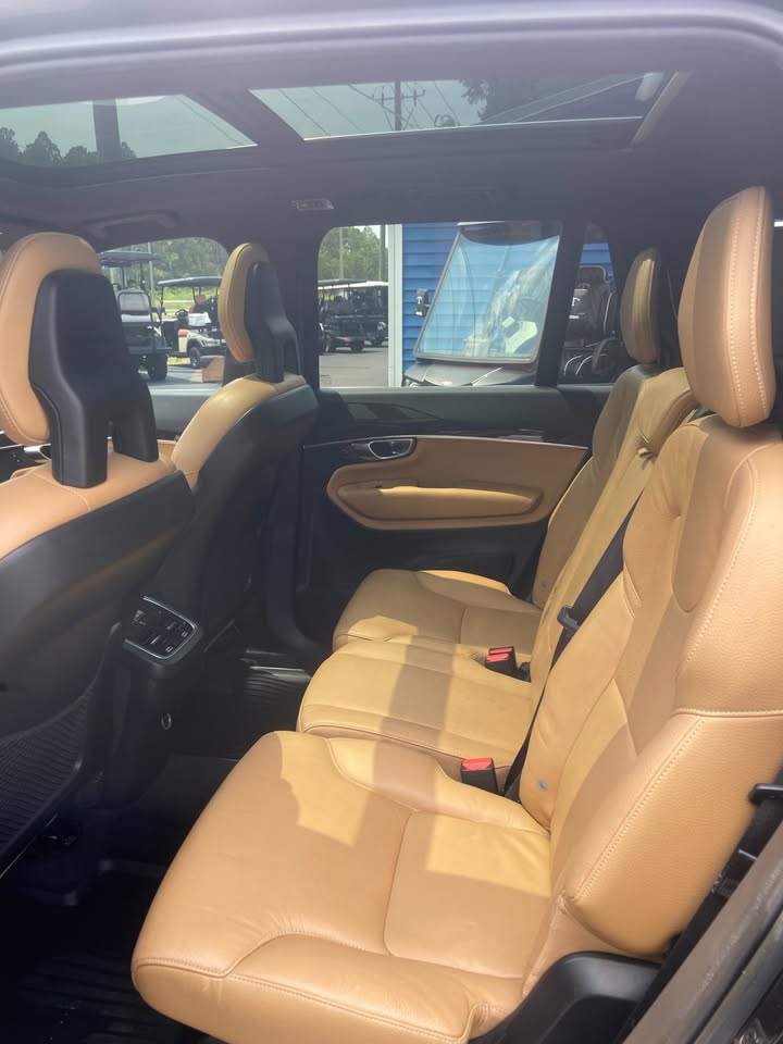 2017 Volvo XC90 - $14,000