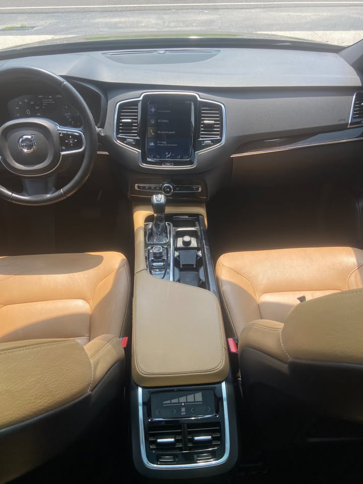 2017 Volvo XC90 - $14,000
