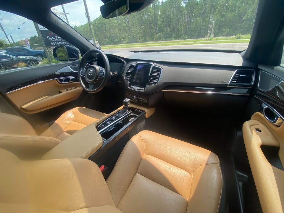 2017 Volvo XC90 - $14,000
