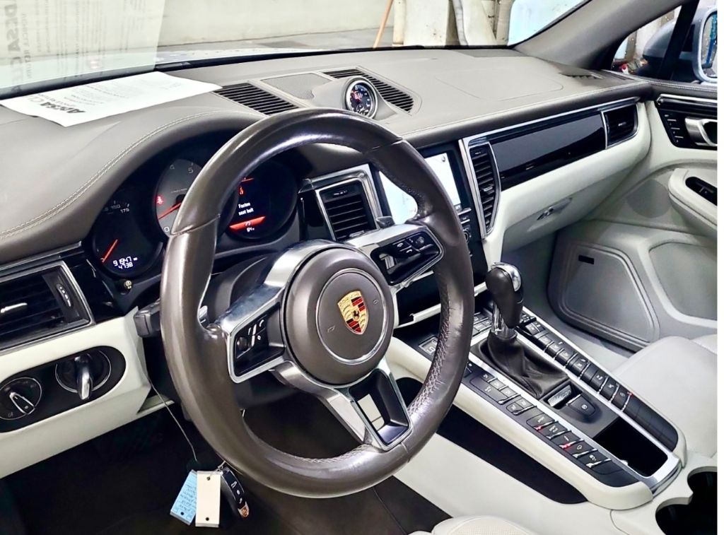 2015 Porsche Macan