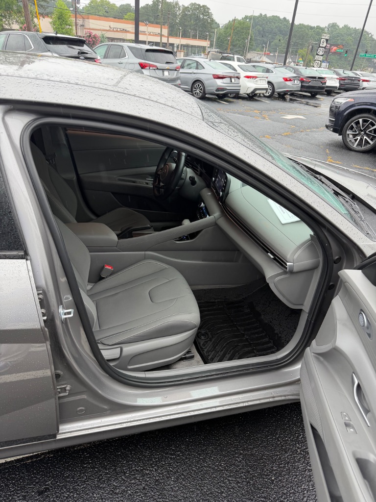 2023 Hyundai Elantra - $18,880