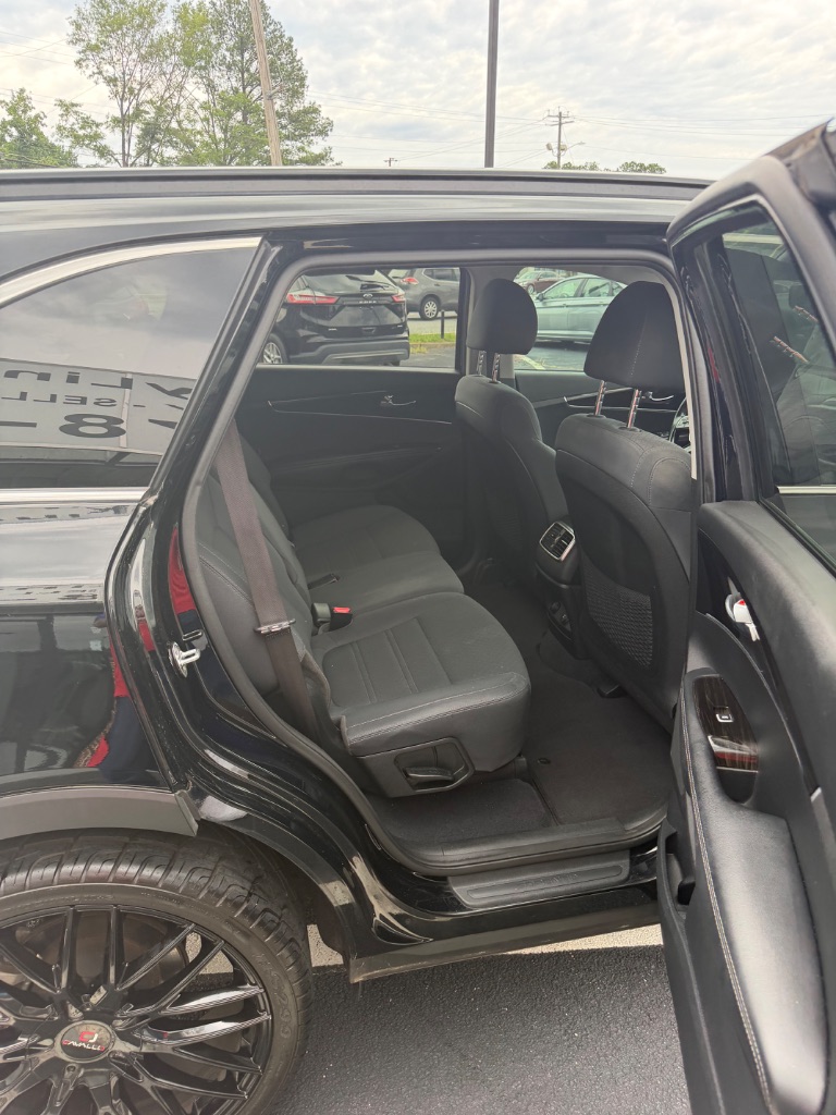 2019 Kia Sorento - $13,944