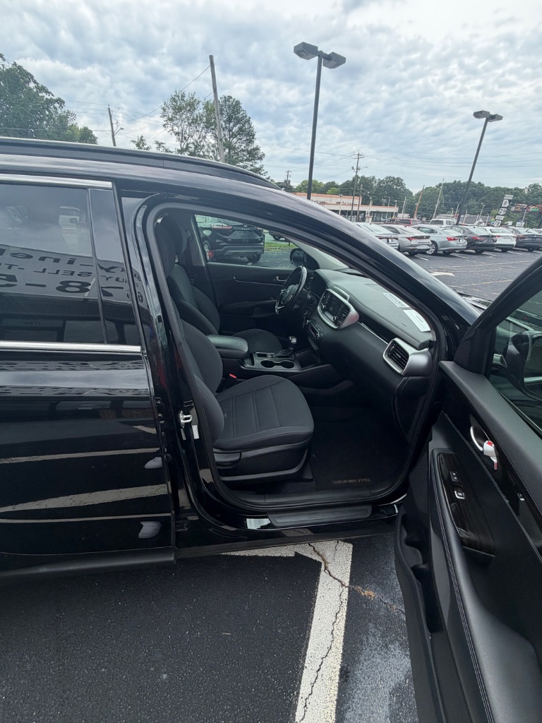 2019 Kia Sorento - $13,944
