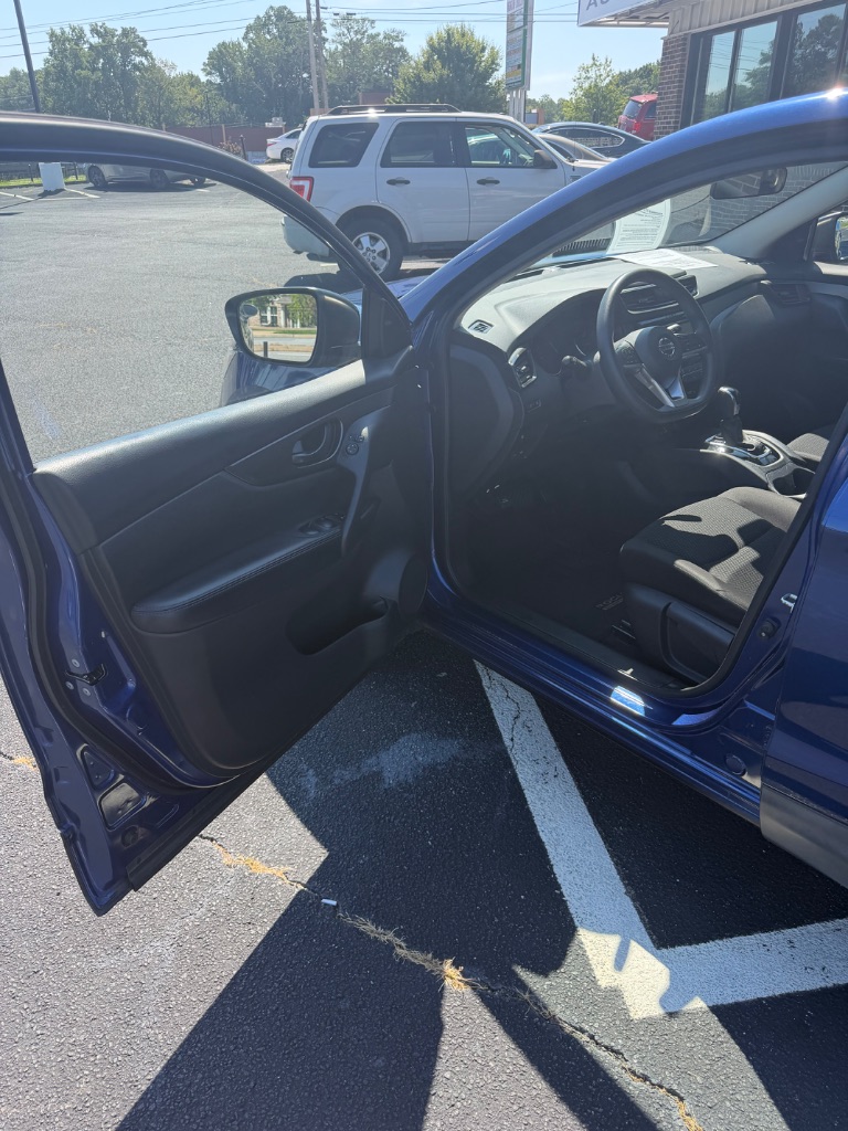 2020 Nissan Rogue - $12,700