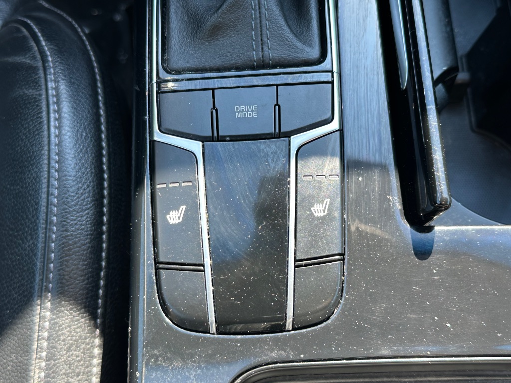 2019 Kia Cadenza - $14,299