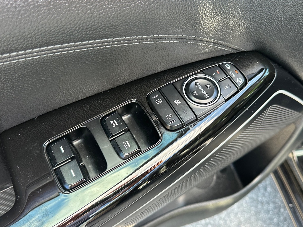 2019 Kia Cadenza - $14,299