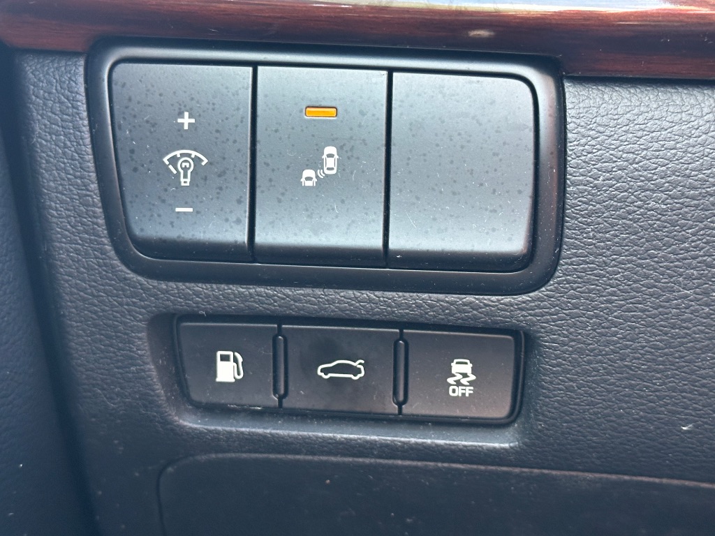 2019 Kia Cadenza - $14,299