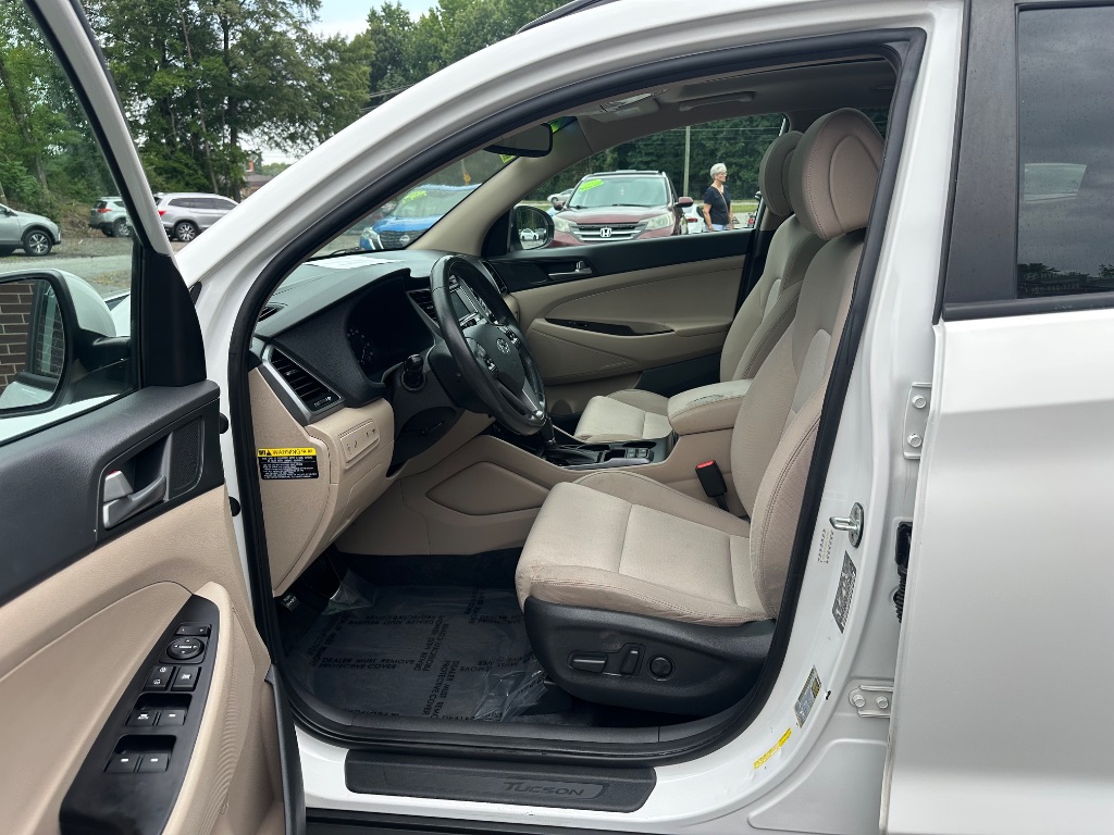 2017 Hyundai Tucson - $11,999