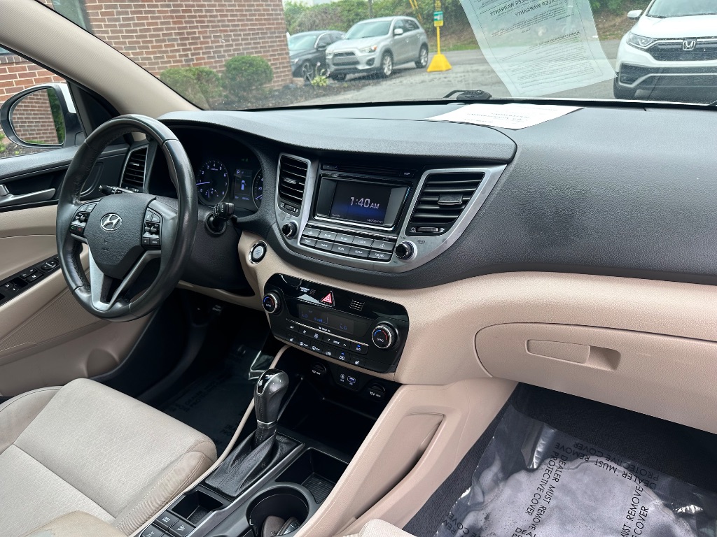 2017 Hyundai Tucson - $11,999