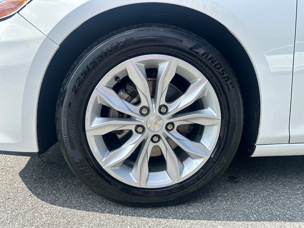 2023 Chevrolet Malibu - $12,800