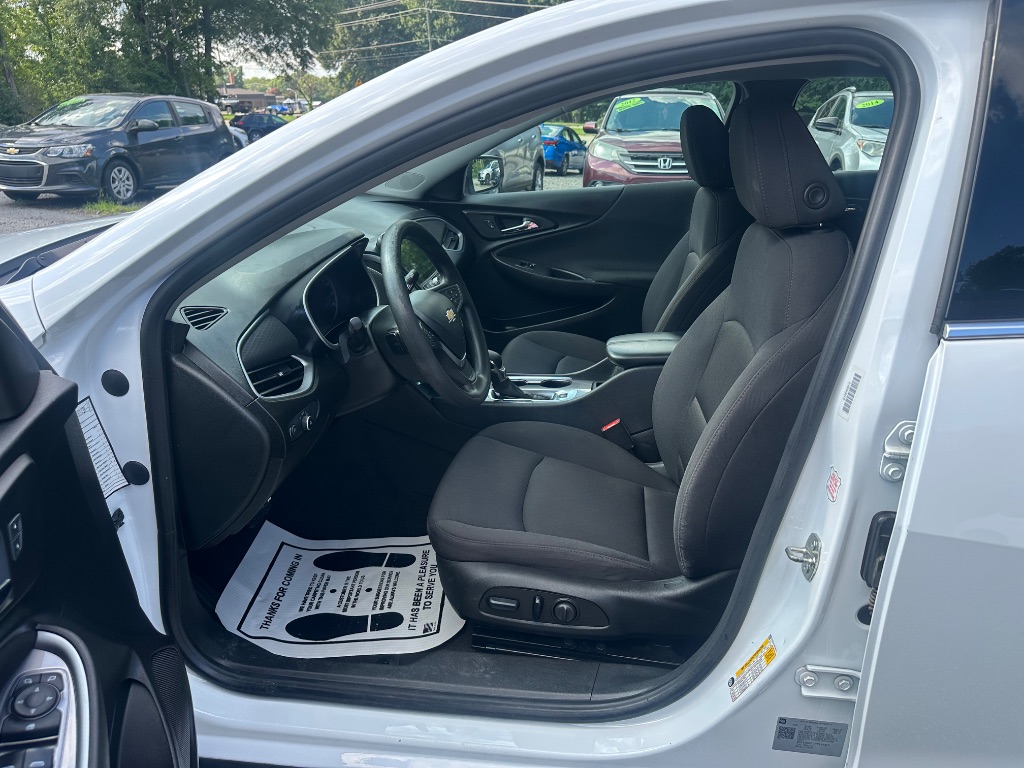 2023 Chevrolet Malibu - $12,800