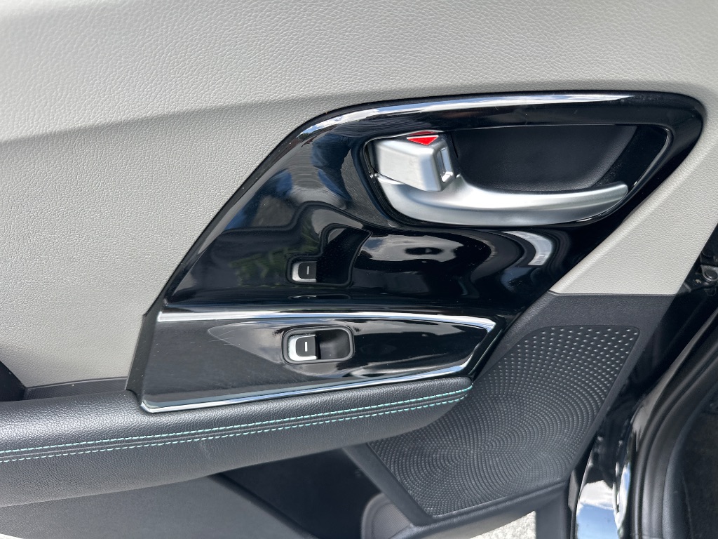 2017 Kia Niro - $11,499