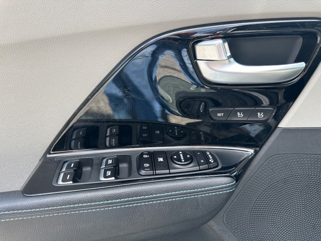 2017 Kia Niro - $11,499