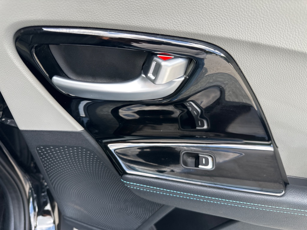 2017 Kia Niro - $11,499