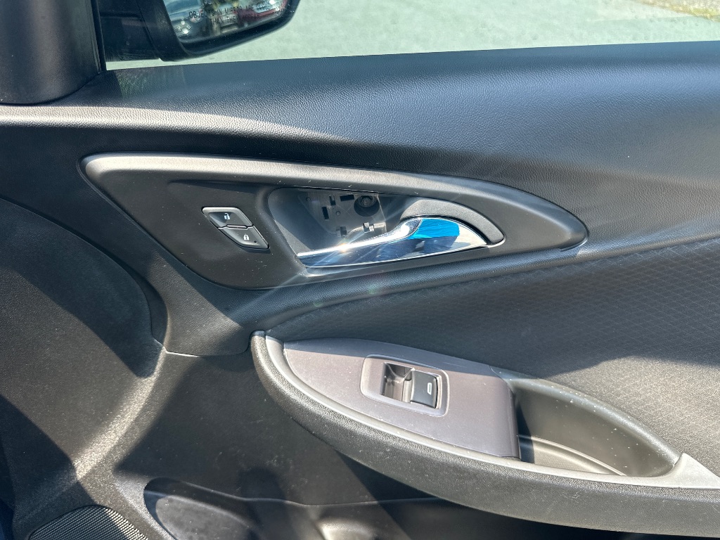 2022 Chevrolet Malibu - $13,999