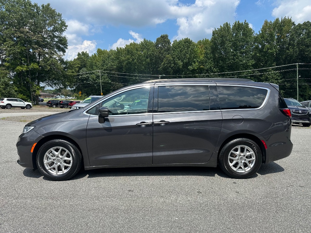 2022 Chrysler Pacifica - $15,999