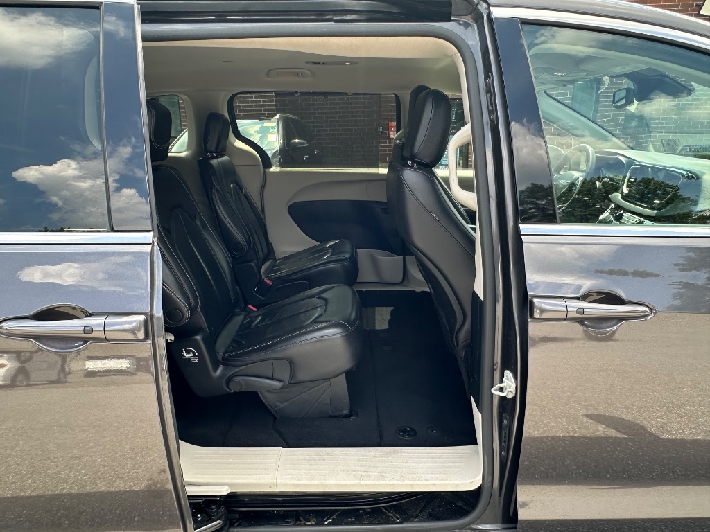 2022 Chrysler Pacifica - $15,999