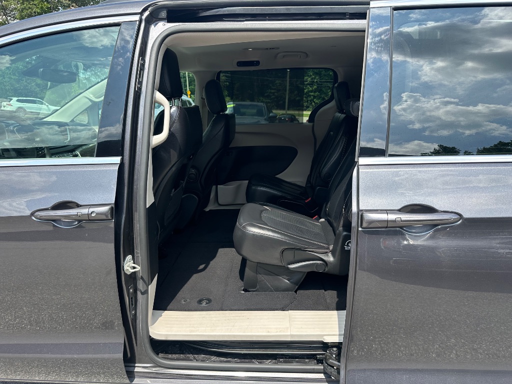 2022 Chrysler Pacifica - $15,999