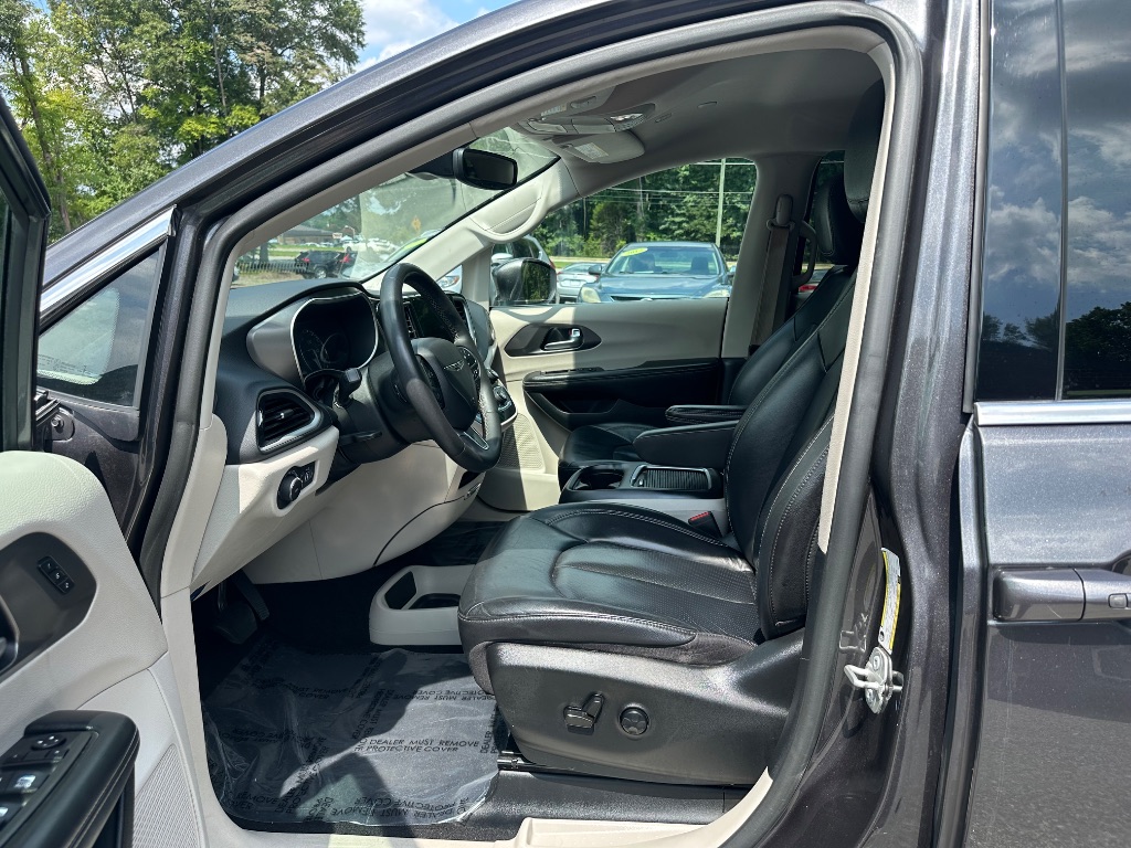2022 Chrysler Pacifica - $15,999