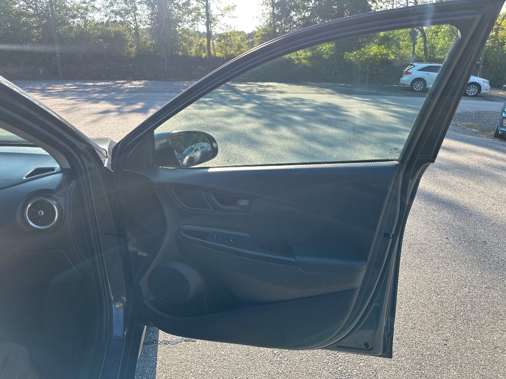 2022 Hyundai Kona - $11,499