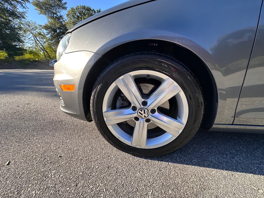 2012 Volkswagen Eos - $8,999