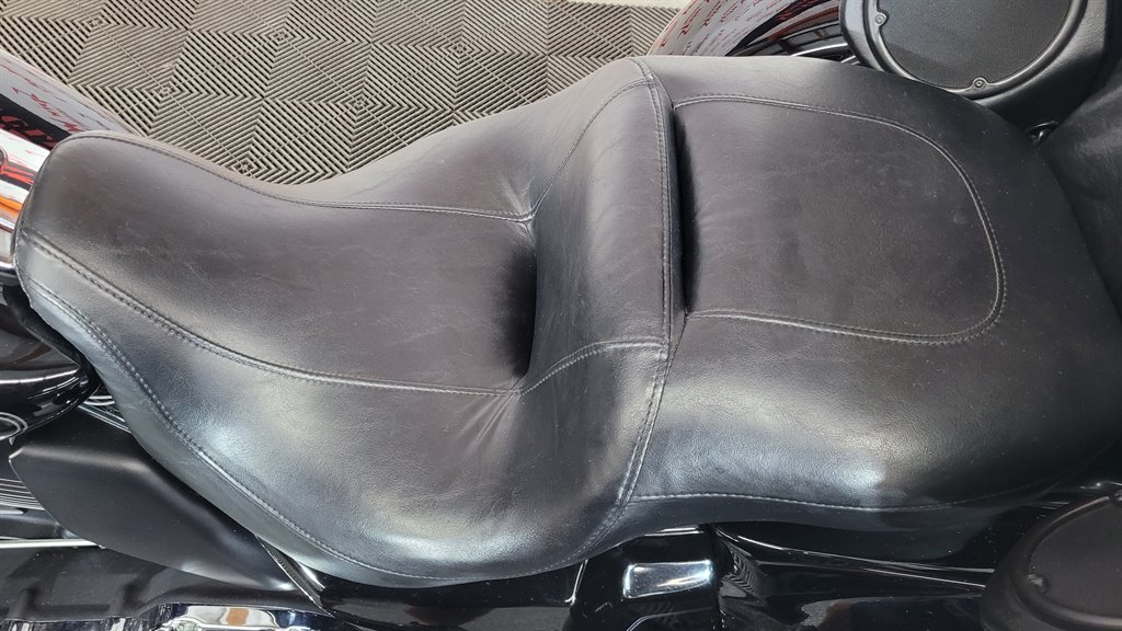 2011 Harley Davidson Ultra Classic Flhtcu - $23,000