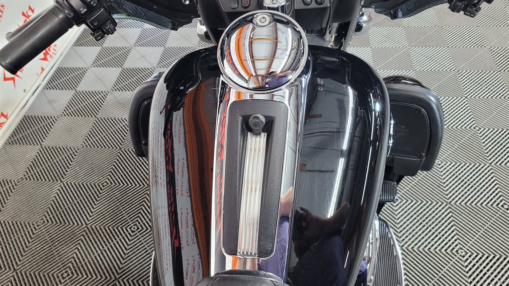 2011 Harley Davidson Ultra Classic Flhtcu - $23,000
