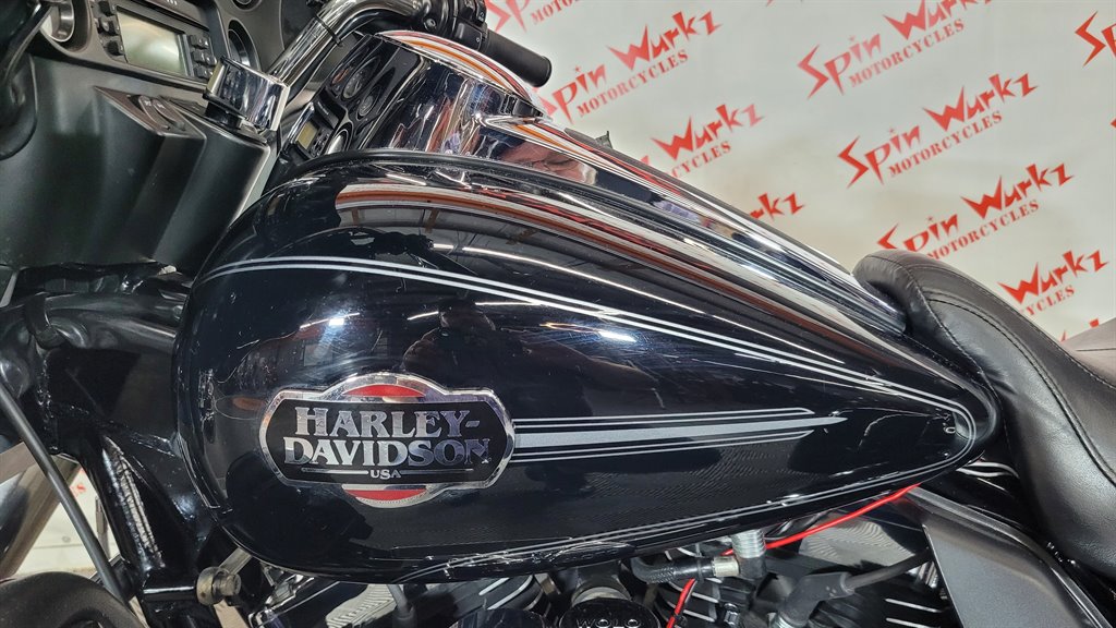 2011 Harley Davidson Ultra Classic Flhtcu - $23,000
