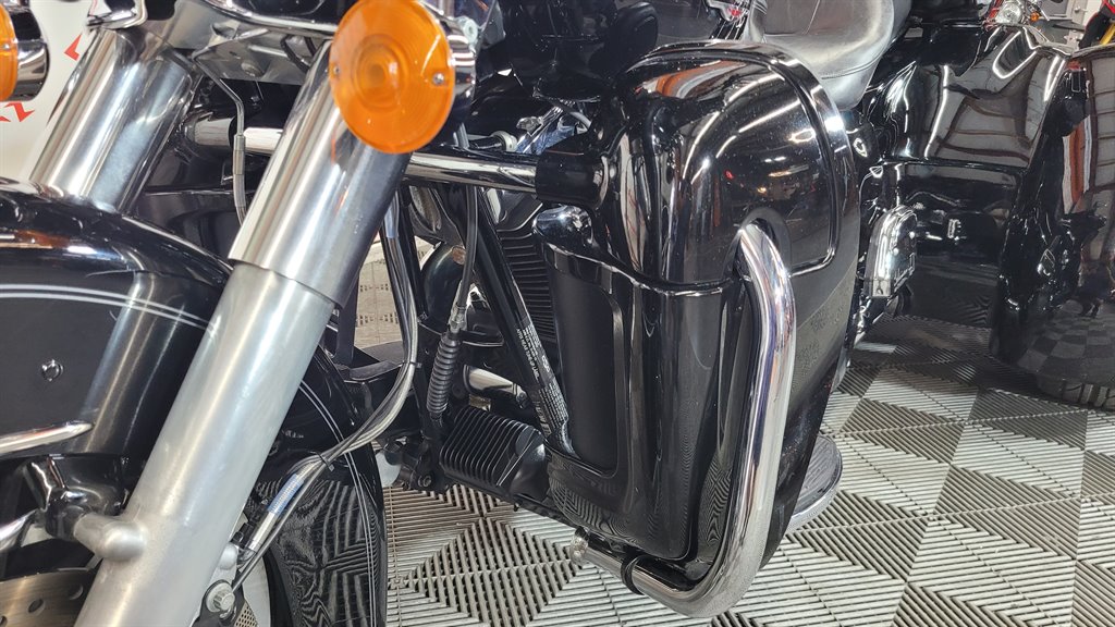 2011 Harley Davidson Ultra Classic Flhtcu - $23,000