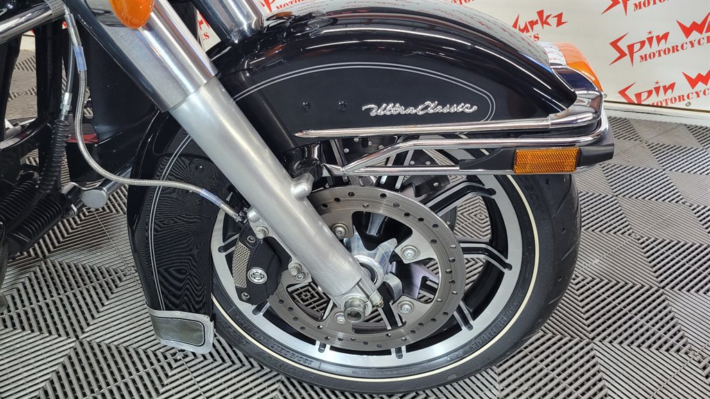 2011 Harley Davidson Ultra Classic Flhtcu - $23,000