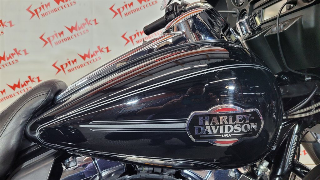 2011 Harley Davidson Ultra Classic Flhtcu - $23,000