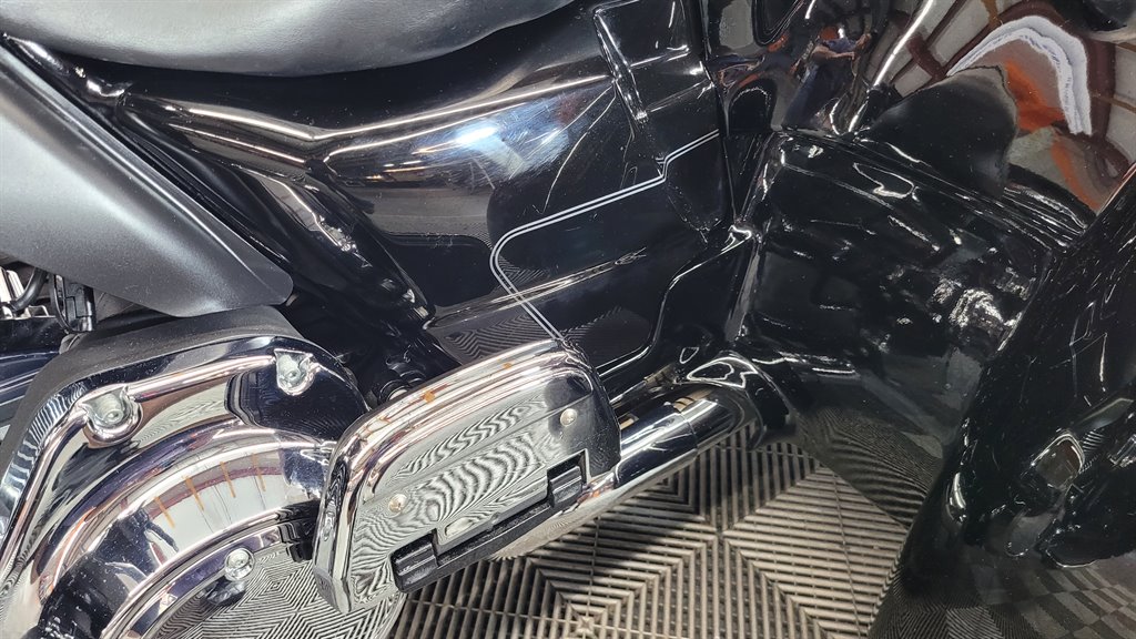 2011 Harley Davidson Ultra Classic Flhtcu - $23,000