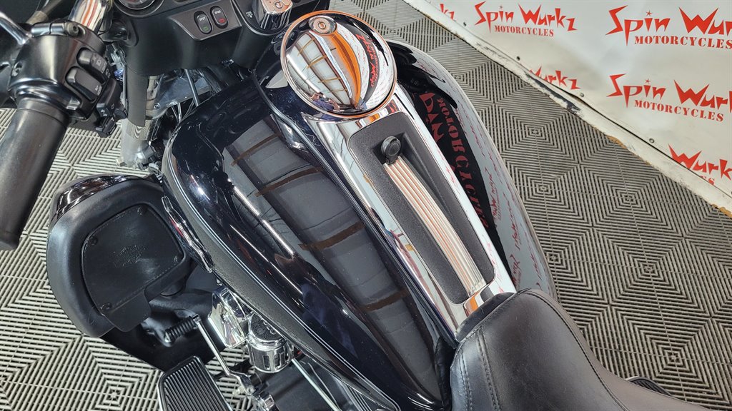 2011 Harley Davidson Ultra Classic Flhtcu - $23,000