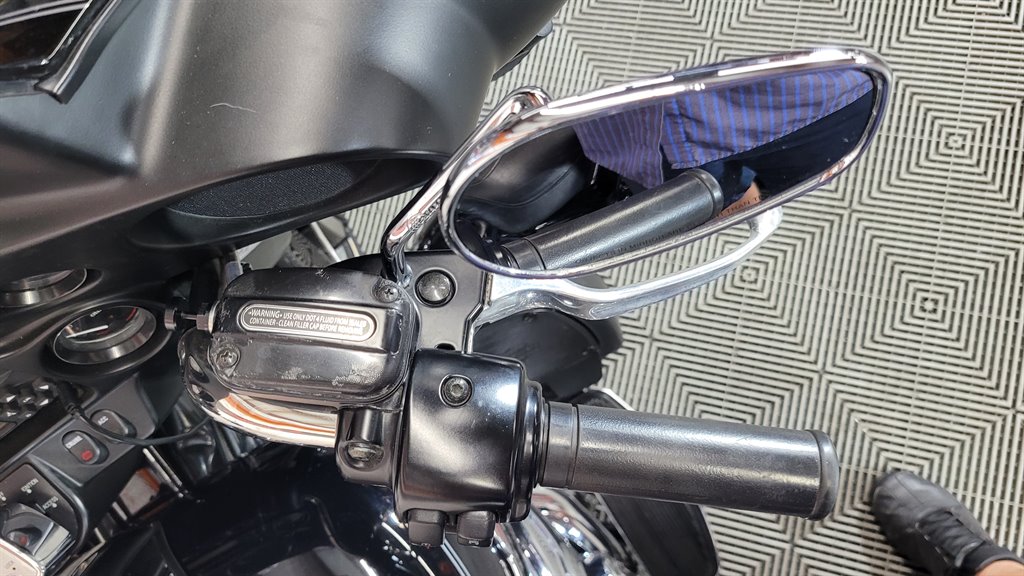 2011 Harley Davidson Ultra Classic Flhtcu - $23,000