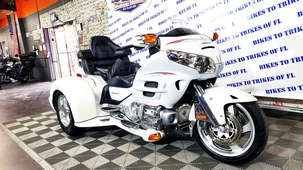 2008 Honda Gold Wing - $19,000