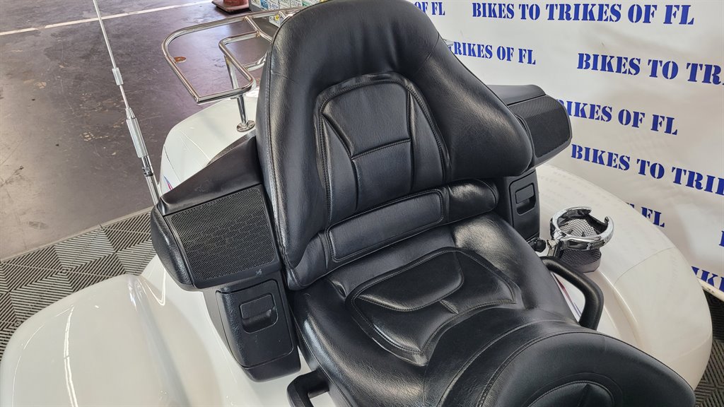 2008 Honda Gold Wing - $19,000