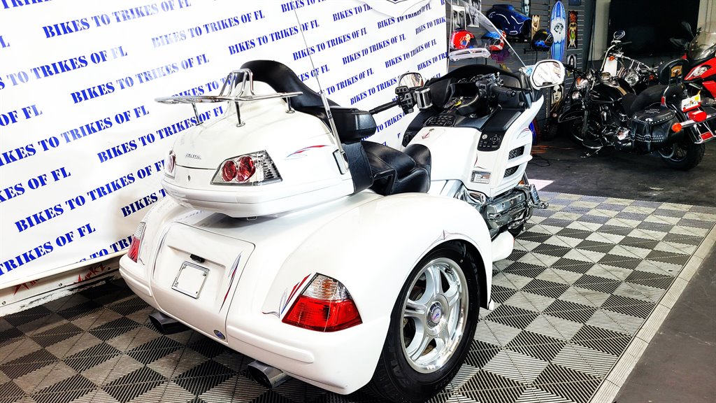 2008 Honda Gold Wing - $19,000