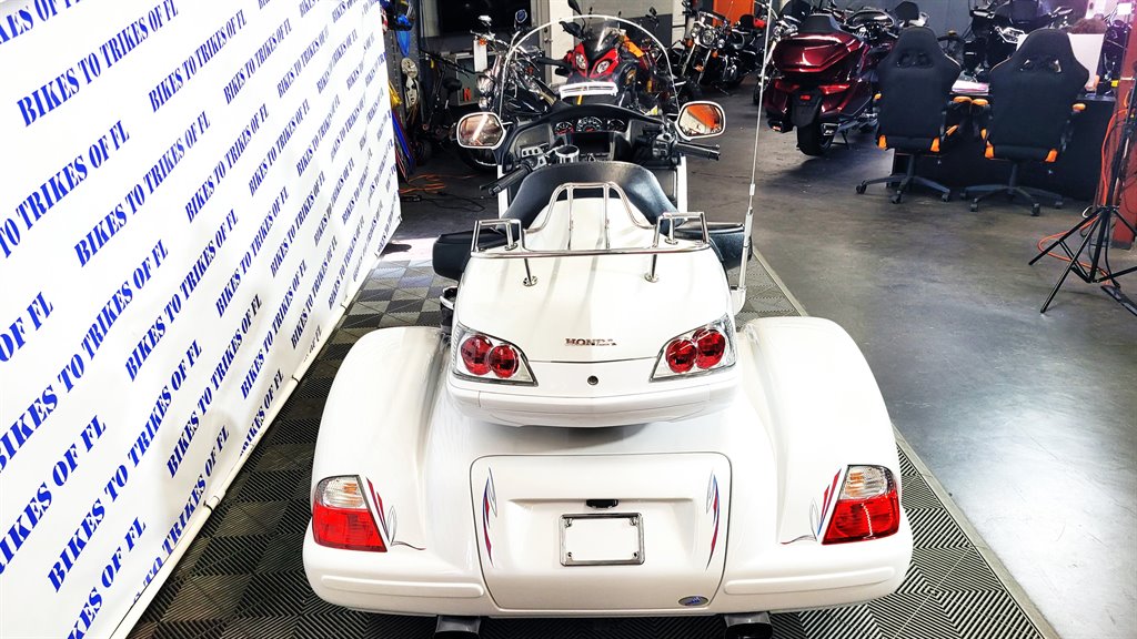2008 Honda Gold Wing - $19,000