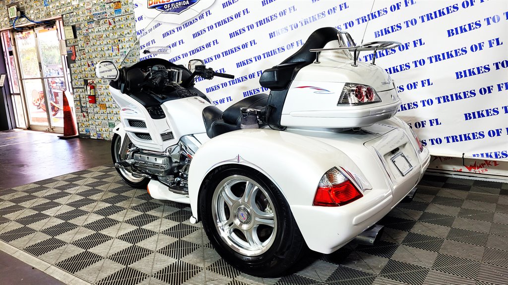 2008 Honda Gold Wing - $19,000