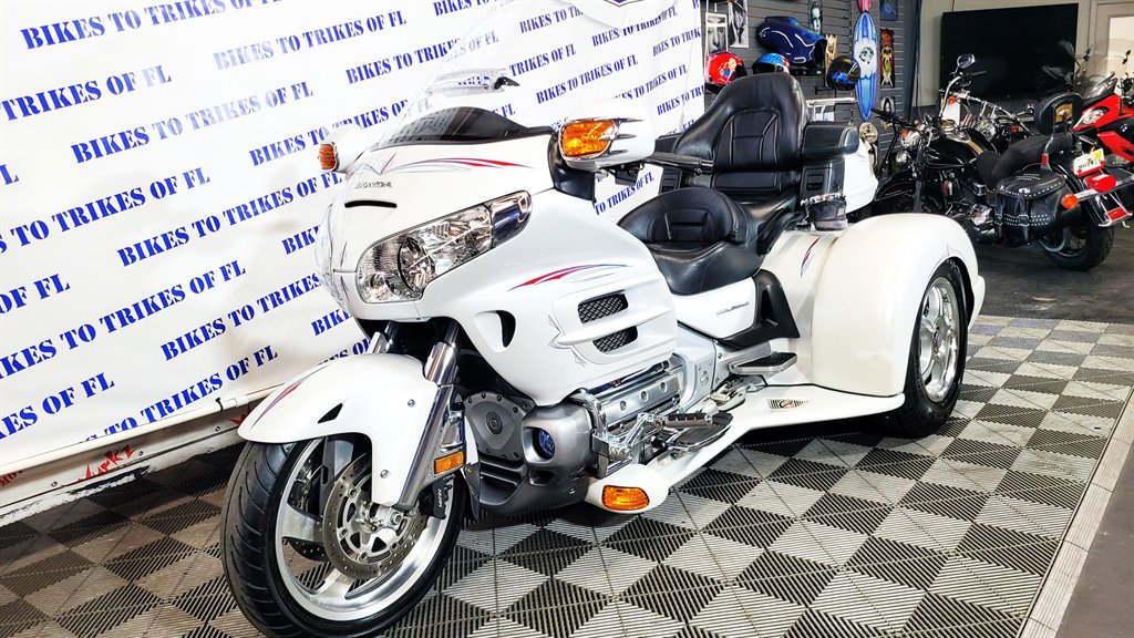 2008 Honda Gold Wing - $19,000