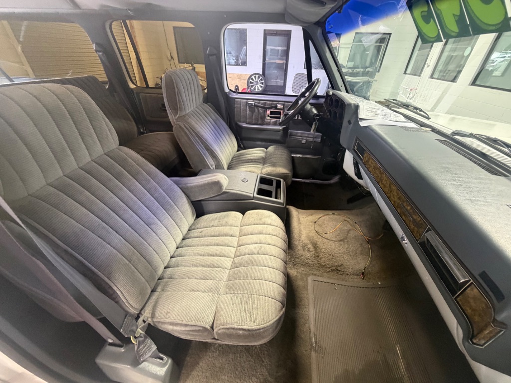 1990 GMC Suburban - $40,000