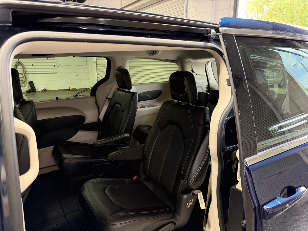 2023 Chrysler Pacifica - $28,999